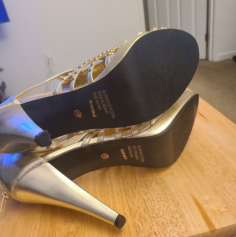 Womens Gold Peeptoe Heel - Picture 4 of 8